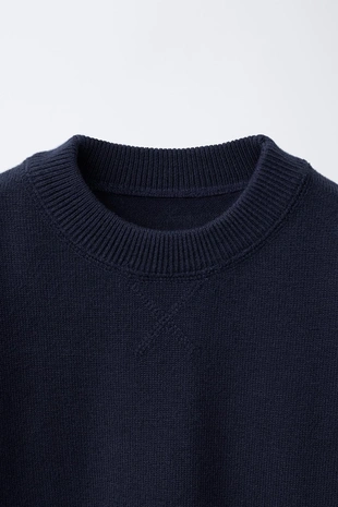 Однотонный свитер