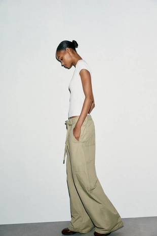 Футболка с квадратным вырезом