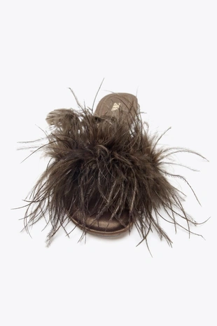 Сандалии на плоской подошве с перьями- Заказать в России