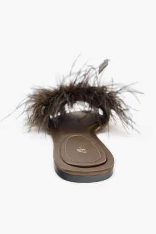 Сандалии на плоской подошве с перьями- Заказать в России