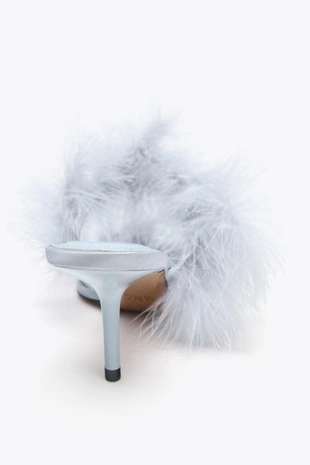 Босоножки на каблуке с перьями- Заказать в России