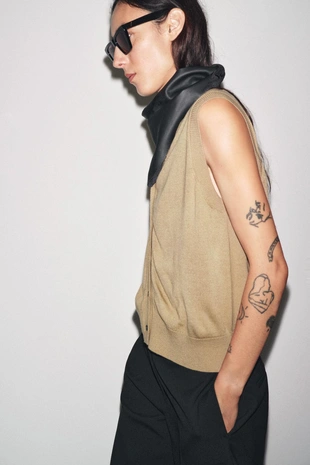 Однотонный трикотажный топ-жилет- Заказать в России