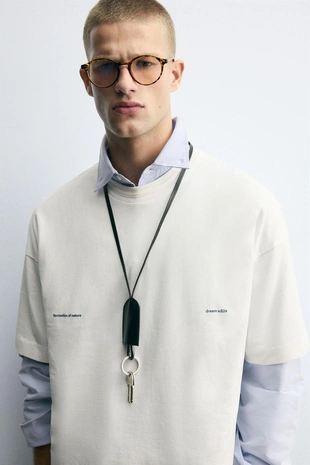 Футболка с комбинированным принтом- Заказать в России