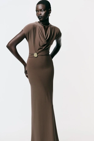 Платье со сборками и фурнитурой- Заказать в России