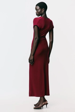 Платье со сборками и фурнитурой- Заказать в России