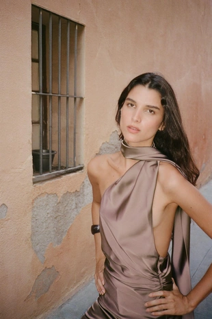 Атласный топ с горловиной халтер в виде платка- Заказать в России