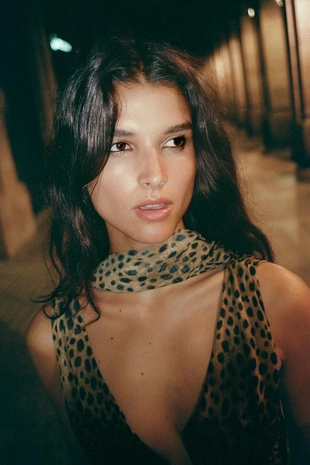 Платье с анималистическим принтом и платком- Заказать в России