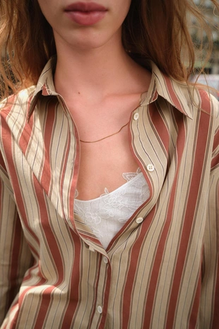 Рубашка в полоску с хлястиком сзади- Заказать в России