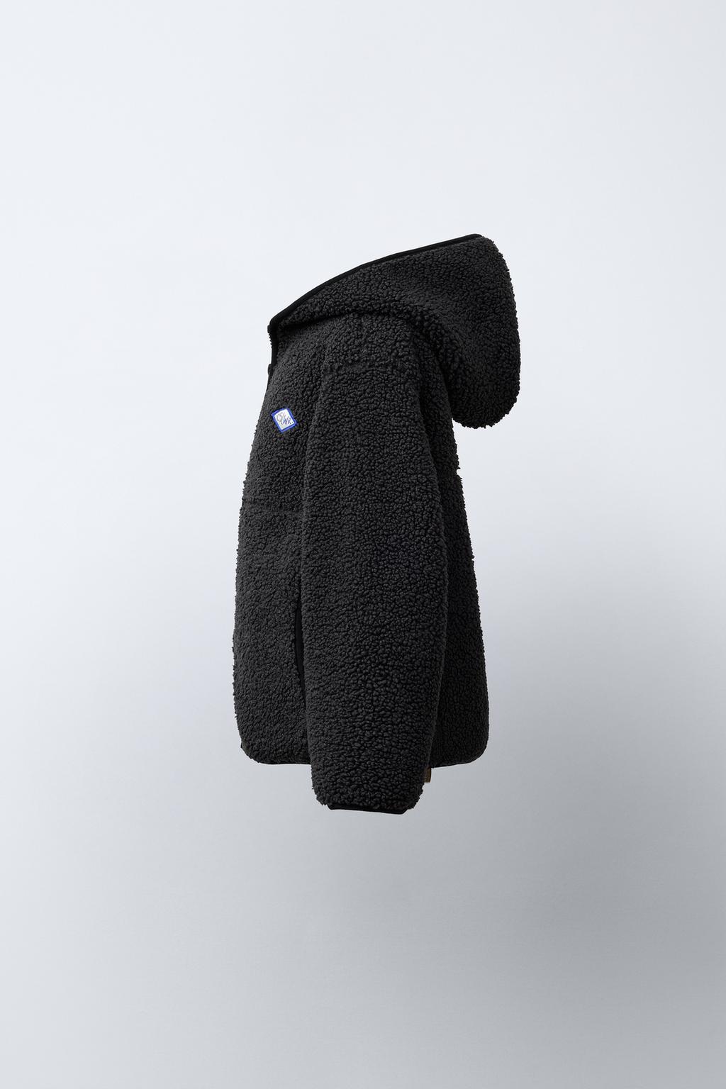 КУРТКА ИЗ ИСКУССТВЕННОЙ ОВЧИНЫ С КАПЮШОНОМ