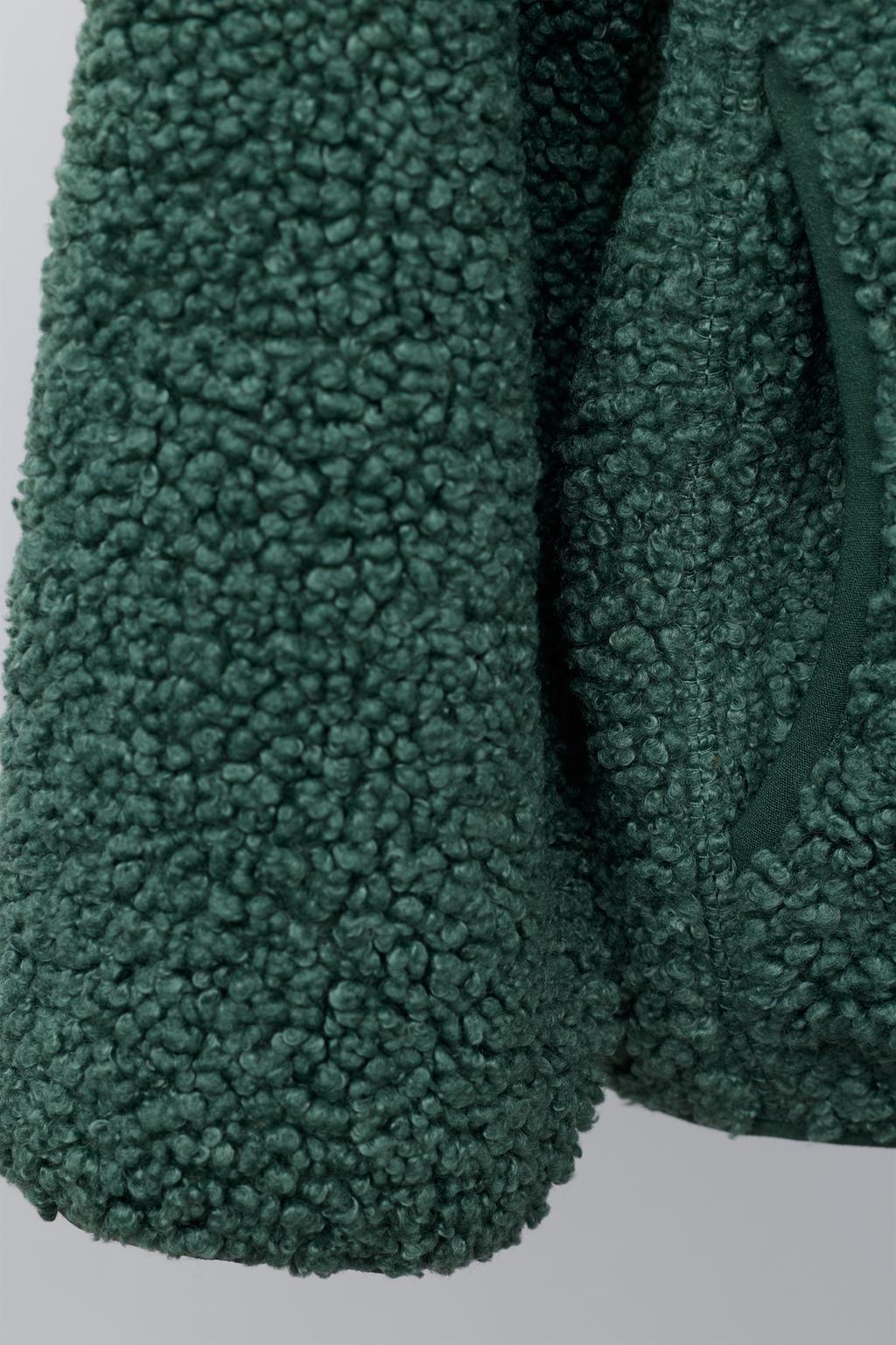 КУРТКА ИЗ ИСКУССТВЕННОЙ ОВЧИНЫ С КАПЮШОНОМ