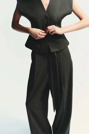 Жилет в тонкую полоску- Заказать в России