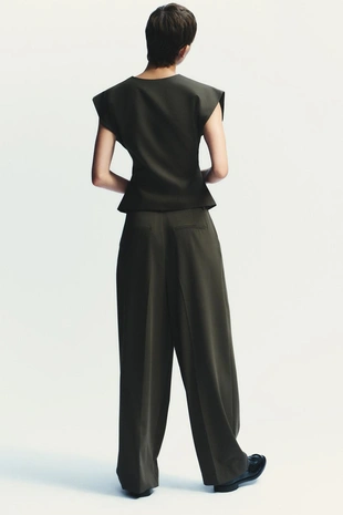 Жилет в тонкую полоску- Заказать в России