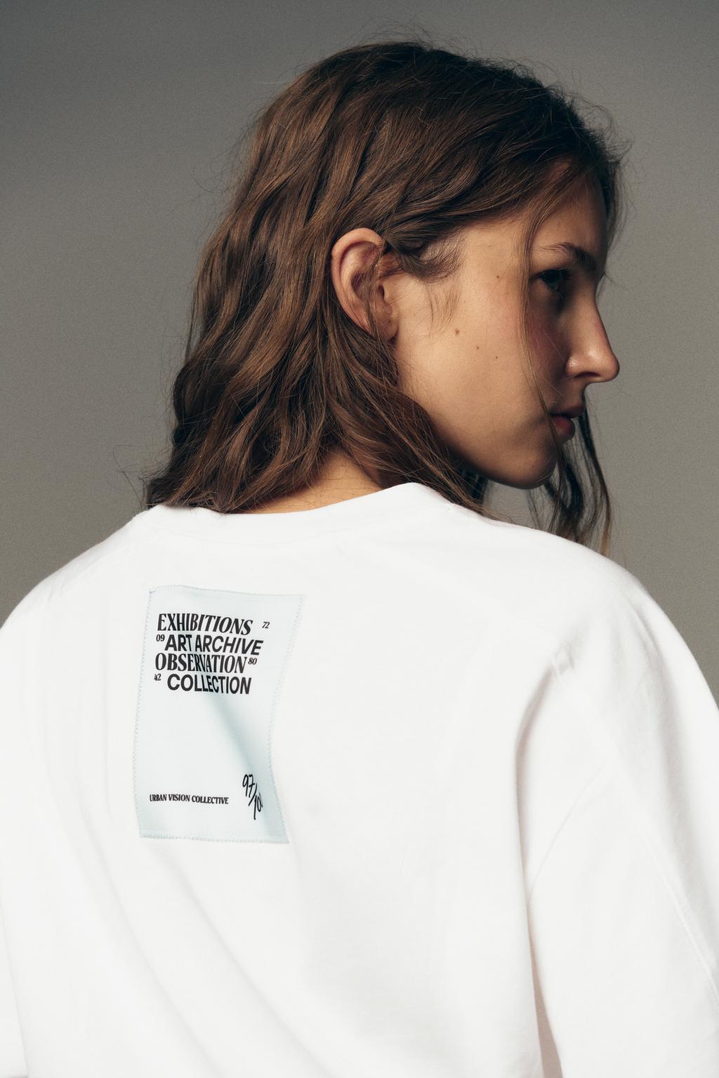 ФУТБОЛКА BOXY FIT С ЭТИКЕТКОЙ