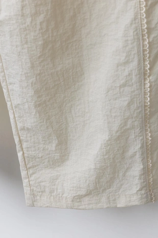 Прямые брюки из нейлона с контрастной отделкой- Заказать в России