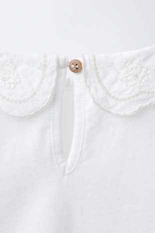 Футболка с вышивкой на воротнике- Заказать в России