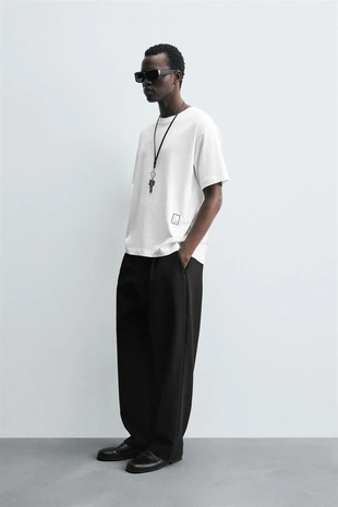 Футболка с контрастными нашивками- Заказать в России