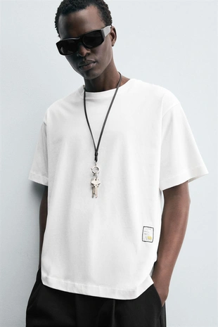 Футболка с контрастными нашивками- Заказать в России