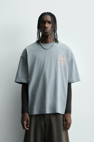 Футболка с принтом и эффектом потертости- Заказать в России