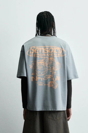 Футболка с принтом и эффектом потертости- Заказать в России