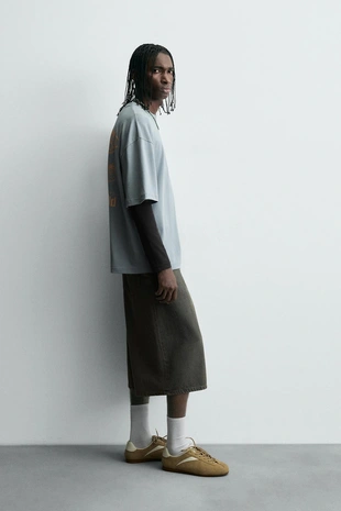 Футболка с принтом и эффектом потертости- Заказать в России