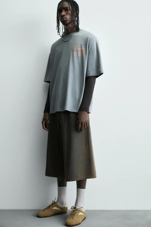 Футболка с принтом и эффектом потертости- Заказать в России