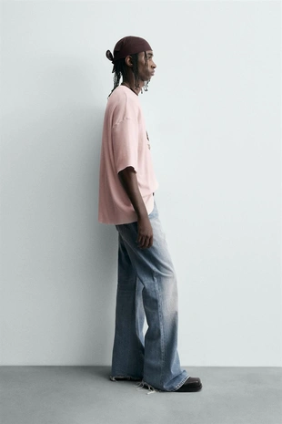 Трикотажная футболка с контрастным принтом- Заказать в России