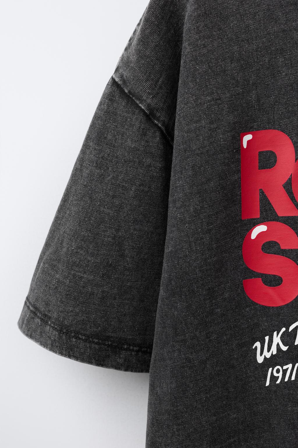 ФУТБОЛКА С ЭФФЕКТОМ СТИРКИ И ПРИНТОМ ROLLING STONES ©
