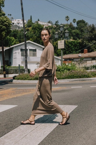 Трикотажная футболка с отделкой- Заказать в России