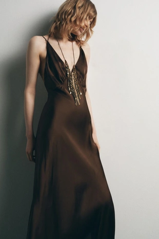 Атласное платье с декольте на спине- Заказать в России