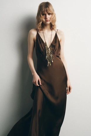 Атласное платье с декольте на спине- Заказать в России