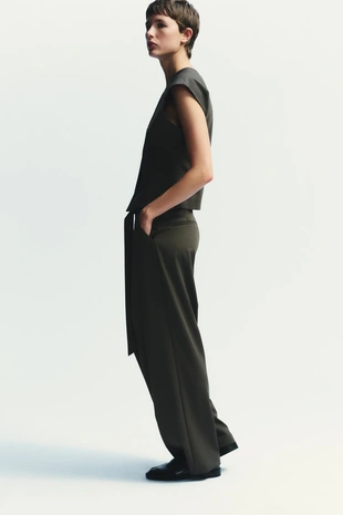 Брюки со складками и поясом- Заказать в России