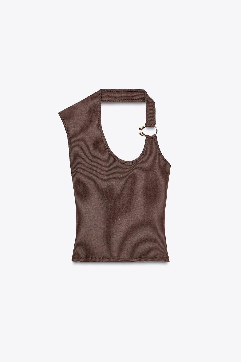 RIBBED TOP WITH METAL DETAIL