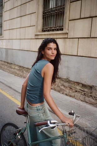 Асимметричный топ со сборками- Заказать в России