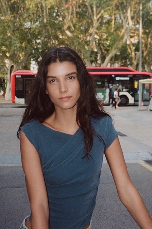 Асимметричный топ со сборками- Заказать в России