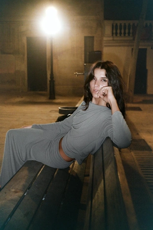 Топ со сборками, открытой спиной и украшением- Заказать в России