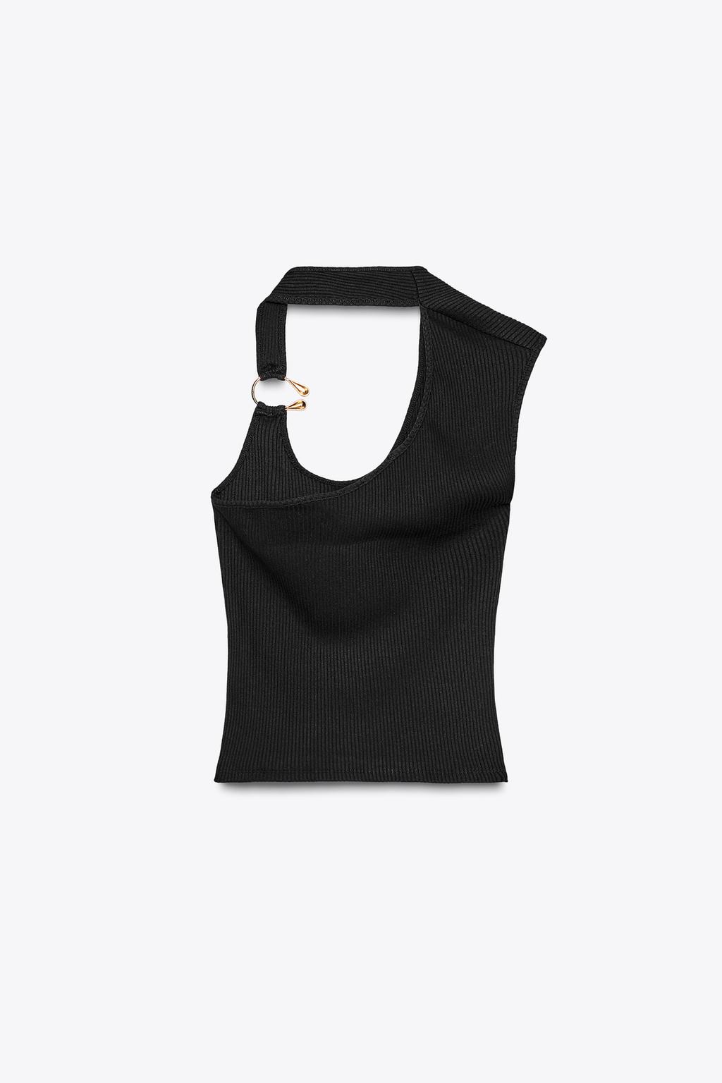 RIBBED TOP WITH METAL DETAIL