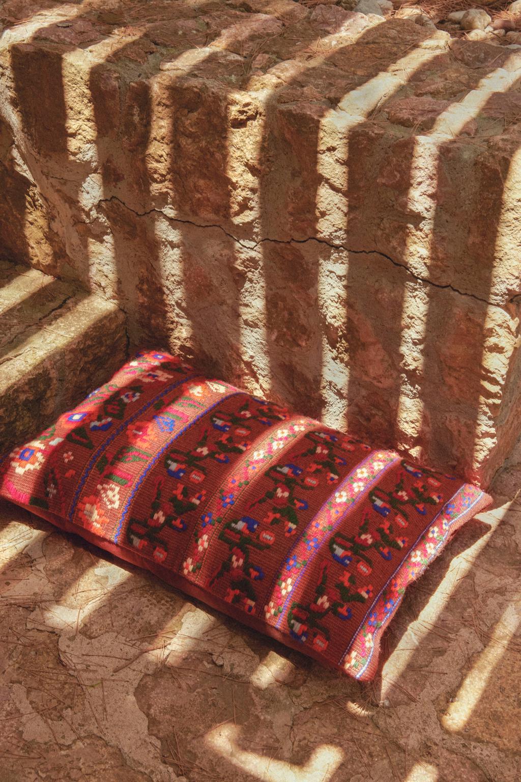 Наволочка с вышивкой embroidered cushion cover x collagerie
