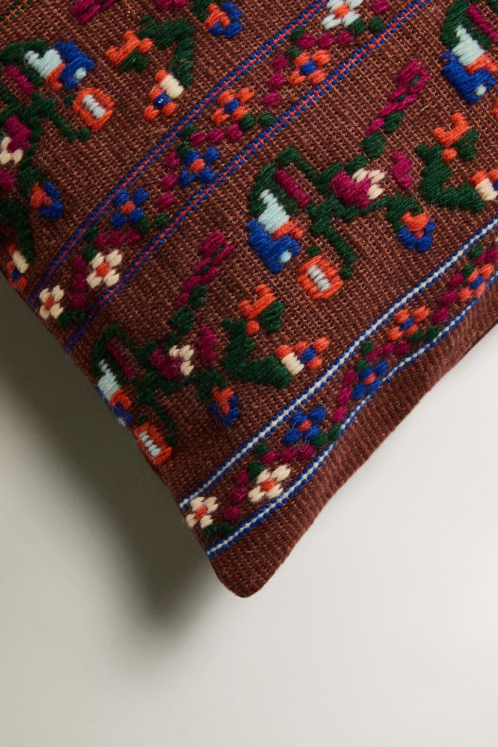 Наволочка с вышивкой embroidered cushion cover x collagerie