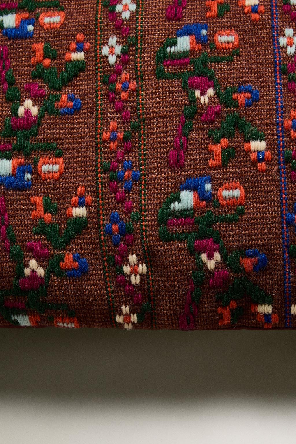 Наволочка с вышивкой embroidered cushion cover x collagerie