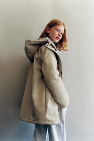 Прорезиненная куртка WATER REPELLENT с эффектом меха