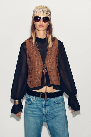 Жилет из искусственной замши с вышивкой и бисером- Заказать в России