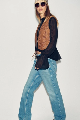 Жилет из искусственной замши с вышивкой и бисером- Заказать в России