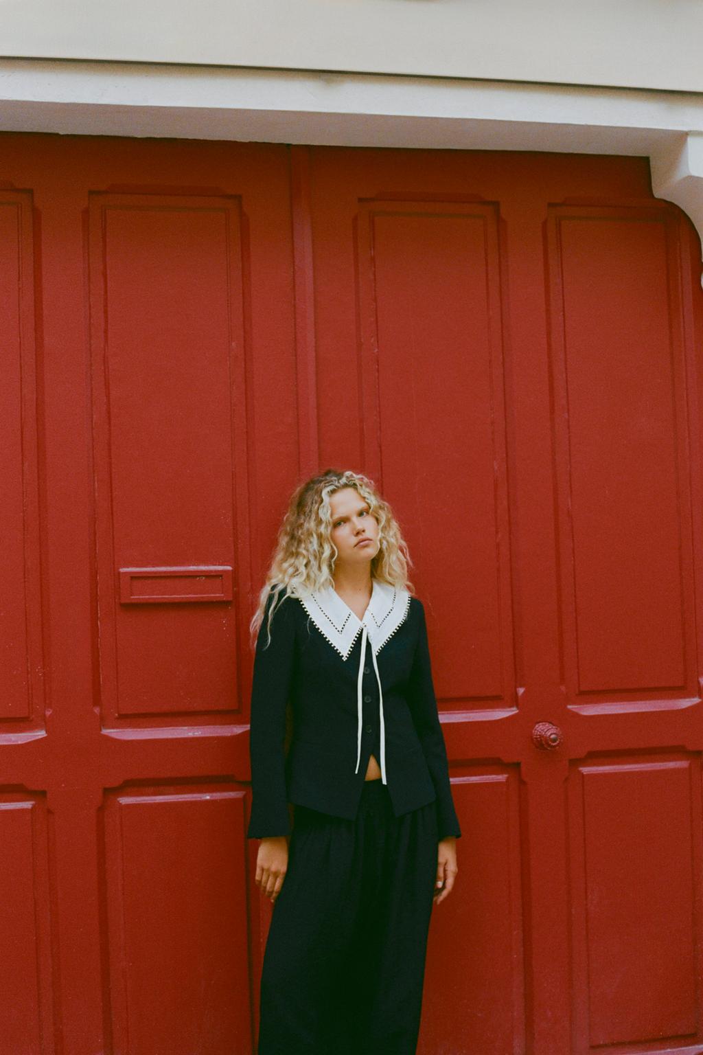 CONTRAST DETACHABLE COLLAR BLAZER