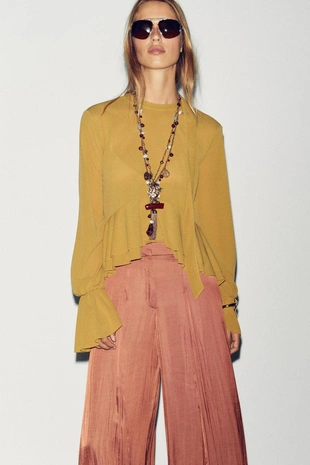 Легкий топ с оборочками