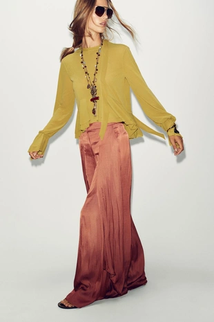 Легкий топ с оборочками