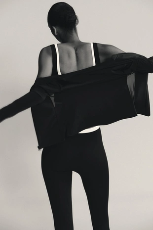 Спортивный кроп-топ с эффектом двойного- Заказать в России