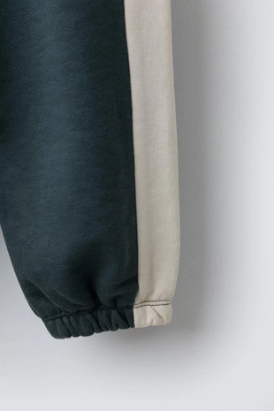 Брюки-джоггеры с лампасами