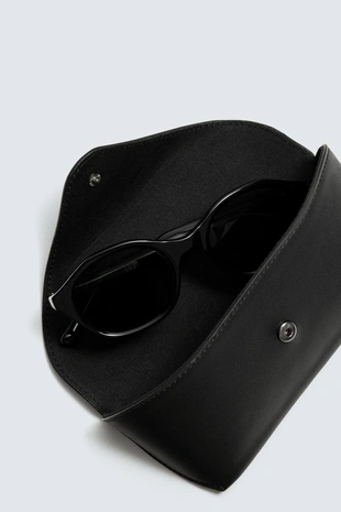 Кожаный чехол для очков