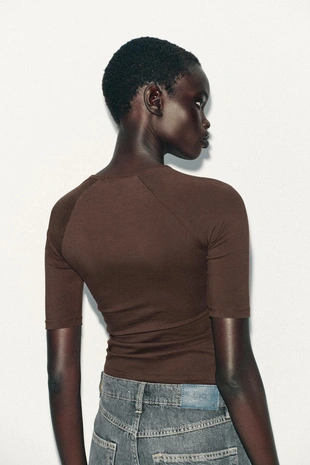 Футболка с коротким рукавом и круглым вырезом- Заказать в России