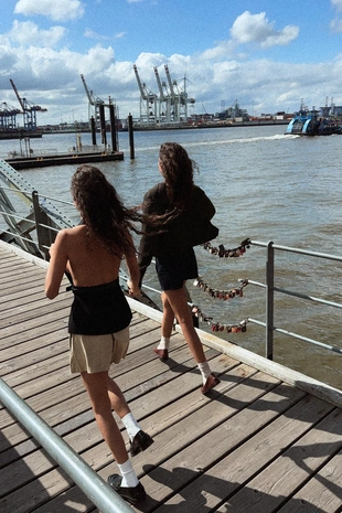 Кардиган в рубчик с пуговицами- Заказать в России